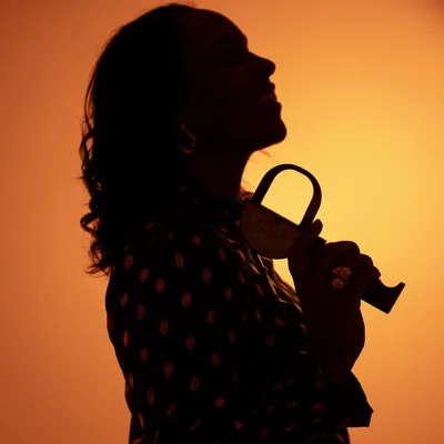 Bruna Nazar realizando atendimento nutricional